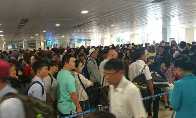 sân bay Tân Sơn Nhất ngày Tết